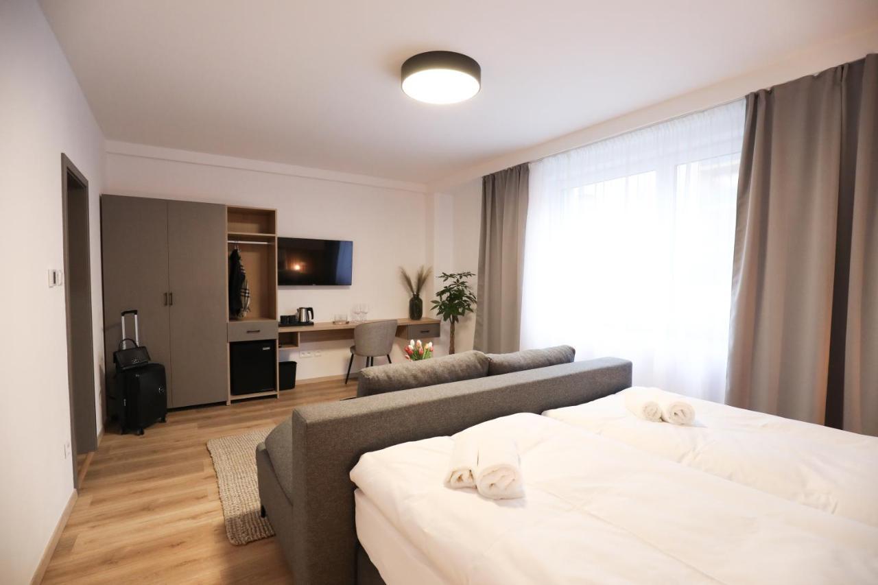 Dubno Eat & Sleep Hotel Nova Dubnica Luaran gambar