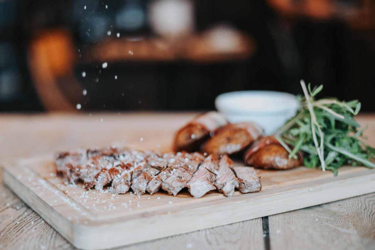 Dubno Eat & Sleep Hotel Nova Dubnica Luaran gambar