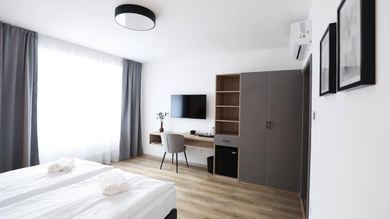 Dubno Eat & Sleep Hotel Nova Dubnica Luaran gambar