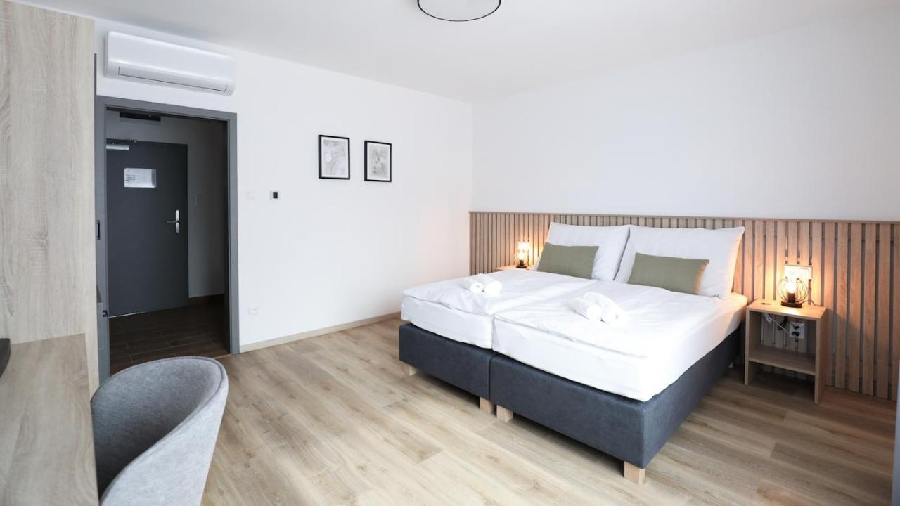 Dubno Eat & Sleep Hotel Nova Dubnica Luaran gambar